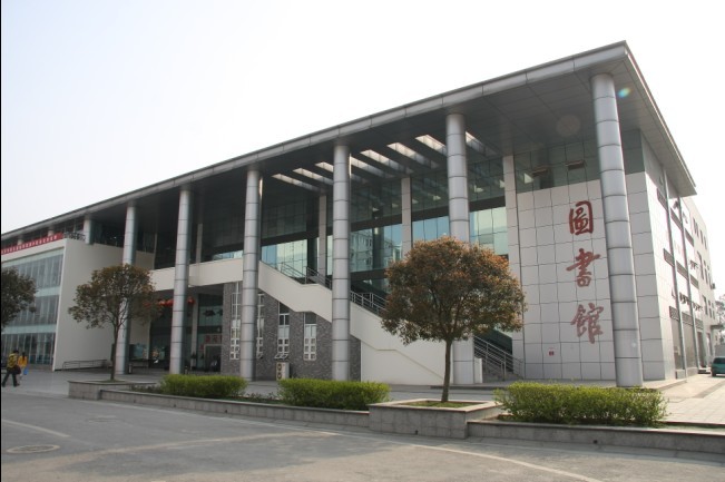 学院风光-四川旅游学院运动与休闲学院
