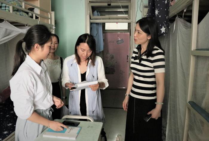 旅游文化产业学院领导走访学生寝室