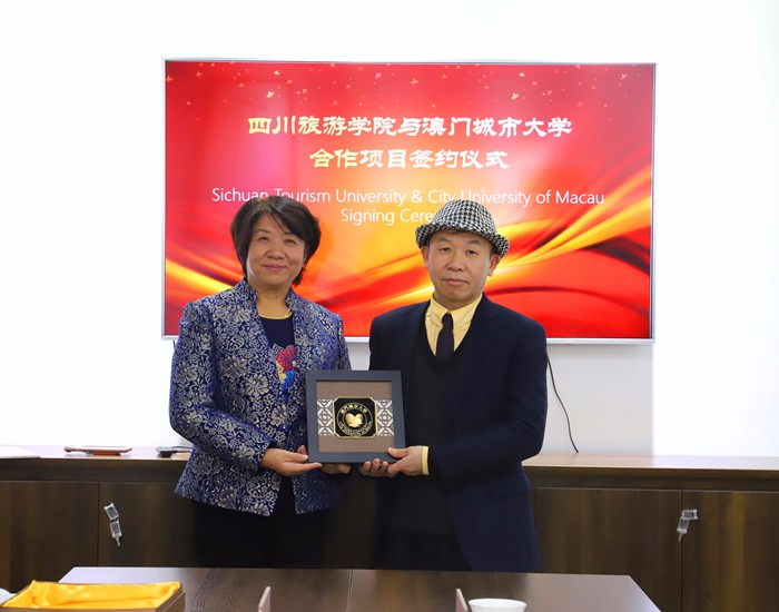 15755128947413.jpg 双方互赠礼物1_副本.jpg