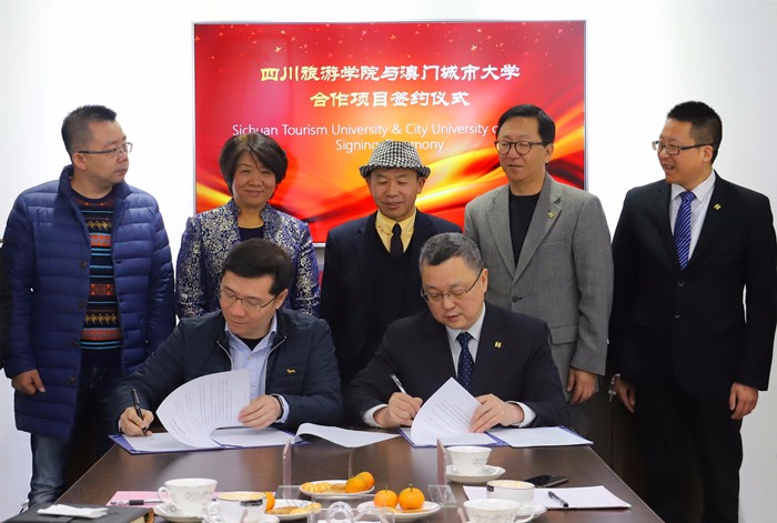 15755129147987.jpg 周家贤与袁新宇签约_副本.jpg